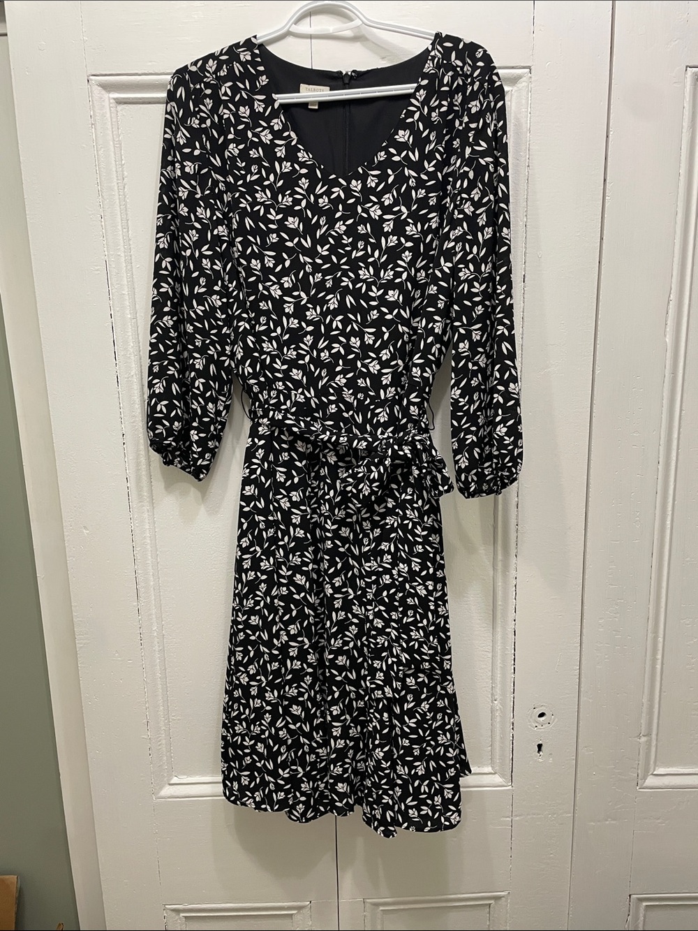 Talbots Black and White Leaf-Print Midi Dress size 12 Large